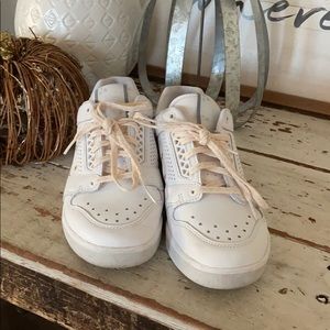 Adidas star slamcourt low tennis shoes